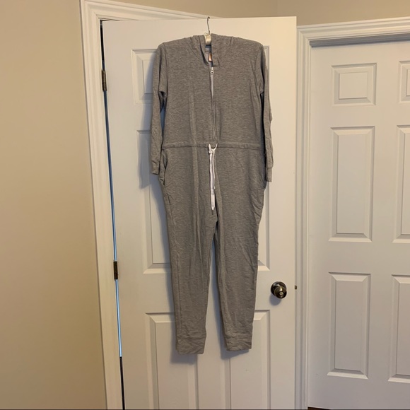 Smash and Tess Harris Hoodie romper. Brand new, never worn. Size : small - Picture 2 of 3